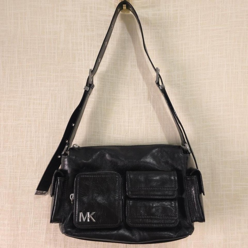 MICHAEL Michael Kors Dakota Medium Leather Shoulder Bag